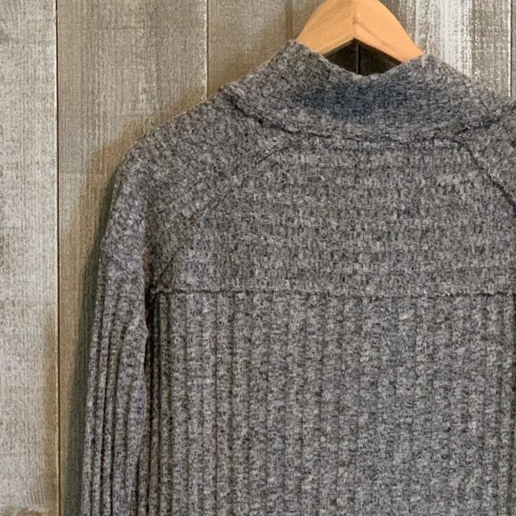 {Free People} High-Low Hem top - Picture 8 of 9